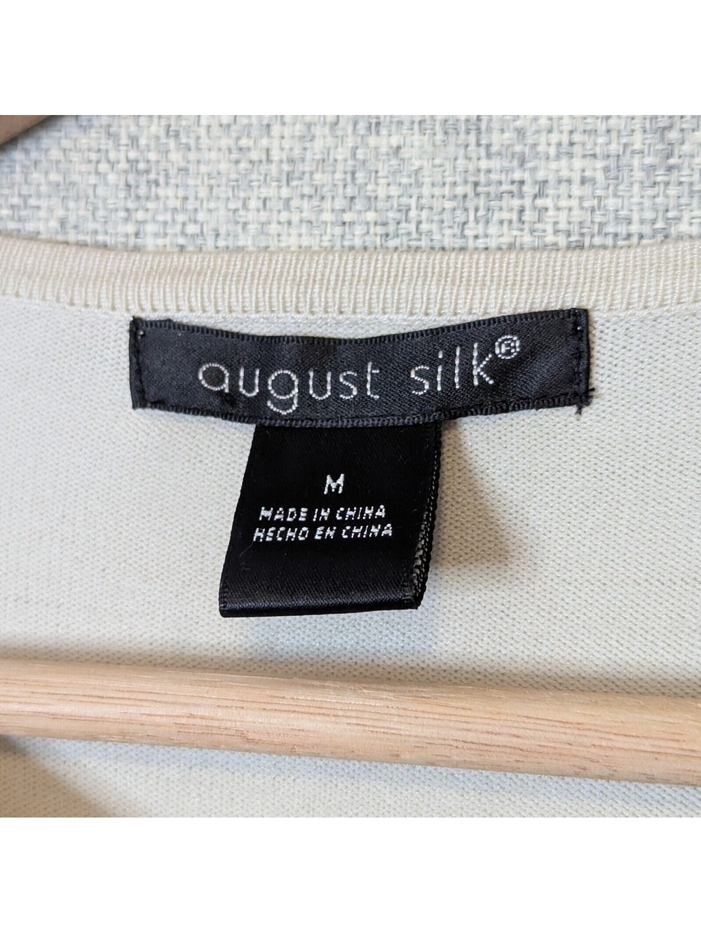 Minimalist silk blend lightweight crew neck cardigan - Picture 5 of 6